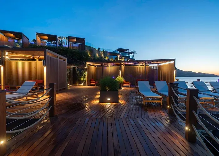 Root Redrock فيلة يالِكافاك